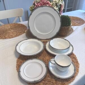Wedgwood Amherst Platinum Trim 7-Piece Place Setting – Multiple Sets Available